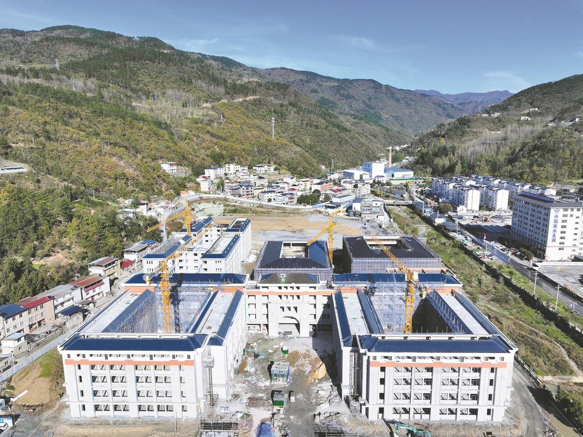 XICC2024's tweet image. The Xiong Yi #elementary school in #Baokang County, photographed on November 19th.