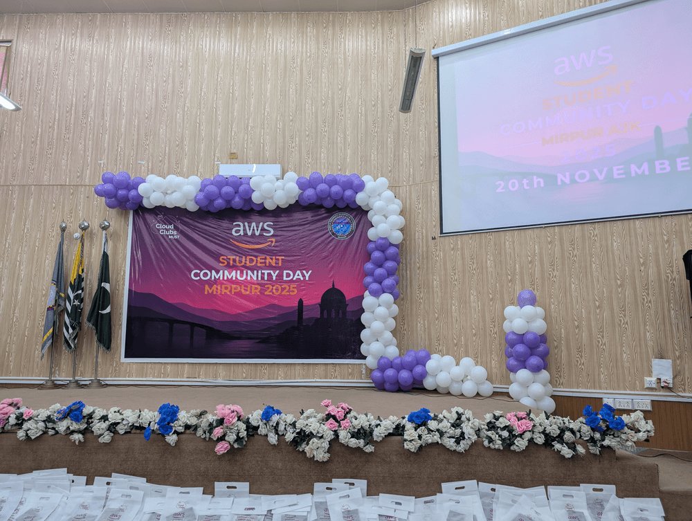 sumamazaeem's tweet image. The energy here at AWS Student Community Day in Mirpur is electric! 🤩⚡

So inspired by the passion of all the students and future cloud leaders. Ready for an #AWSome day of learning and connecting!

#AWSCommunity #MirpurAJK