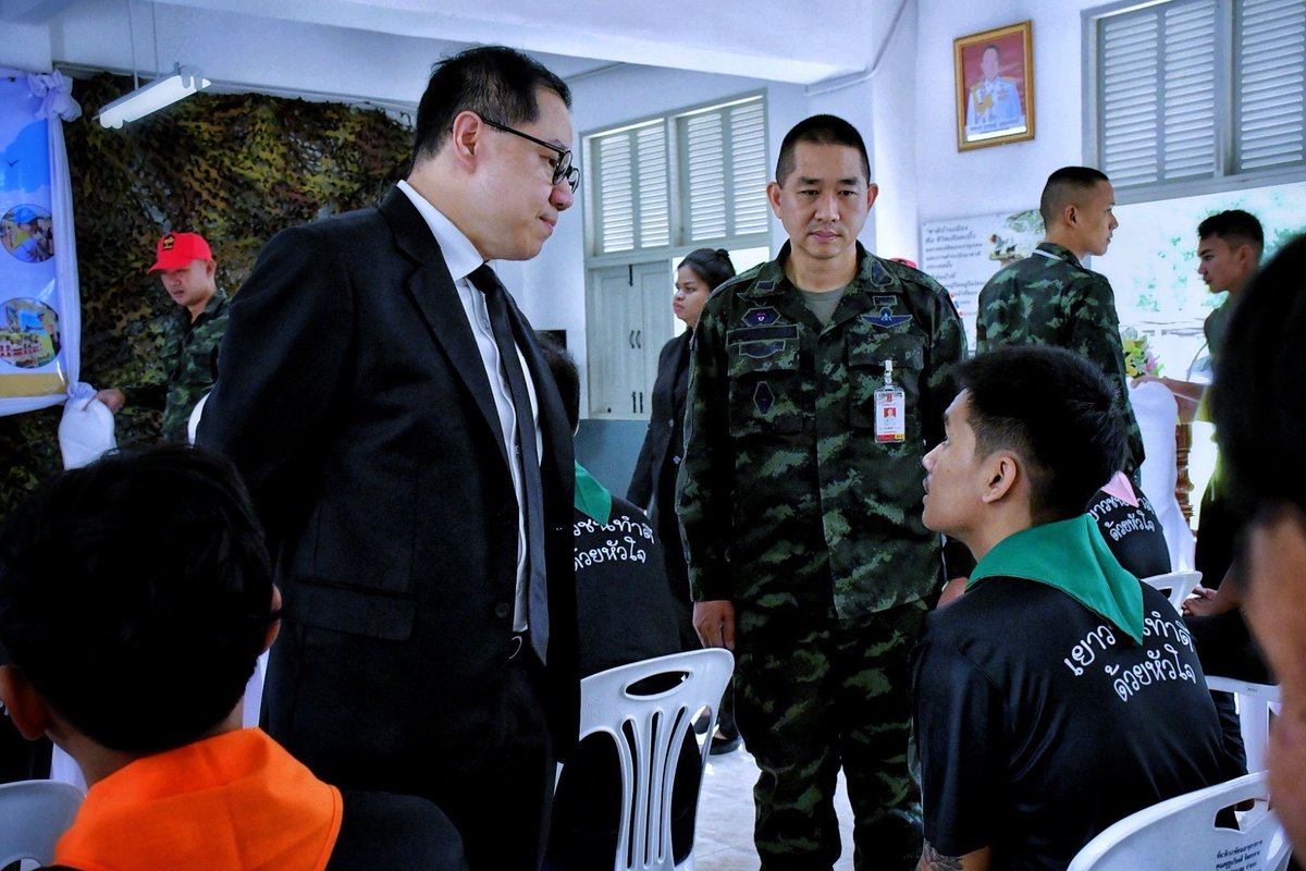 army2pr's tweet image. เปิดการฝึกอบรมโครงการเยาวชนต้นแบบ &quot;เส้นทางชีวิต พิชิตเป้าหมาย&quot; พ.อ.เกียรติศักดิ์ จารุวัตร รองผู้บังคับการกรมทหารราบที่ 23 เข้าร่วมพิธีเปิดการฝึกอบรมโครงการเยาวชนต้นแบบ &quot;เส้นทางชีวิต พิชิตเป้าหมาย&quot; ณ กรมทหารราบที่ 23 ค่ายสุรธรรมพิทักษ์ จังหวัดนครราชสีมา
#กองทัพบก 
#กองทัพภาคที่2