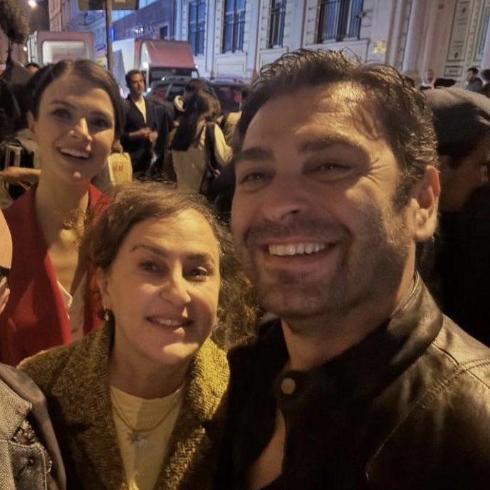 كملي جميلك واجمعيهم بعمل ثالث من اخراجك ياهلال ومش عايزه حاجه تانية من الدنيا❤️🤲🫠
#OzanAkbaba
#SinemÜnsal
#DurSel