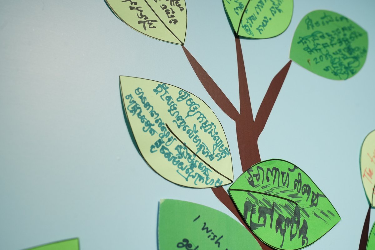 KRTribunal's tweet image. 30 days of hope and commitment! Since the opening of the &quot;CONSENT DENIED: Reflections on the Consequences of Forced Marriage and Sexual Violence under the Khmer Rouge&quot; exhibition on October 22nd, our Tree of Hope has flourished! 💚

#TreeOfHope