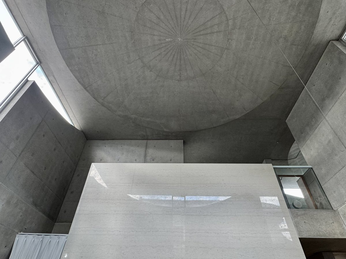 ksk_gakusei's tweet image. 街で見つけたちょっとユニークな建築をご紹介🏙〜番外編〜

#nimbus
設計:磯崎新氏、伊東孝氏

個人住宅を改修しshop&amp;amp;cafeになっていて、1階部分は見学できました👀

ちなみに電車で行くと最寄りの勝山駅で恐竜がお出迎えしてくれます🦖

#ユニーク建築備忘録
#企業公式相互フォロー
#建築巡り #福井