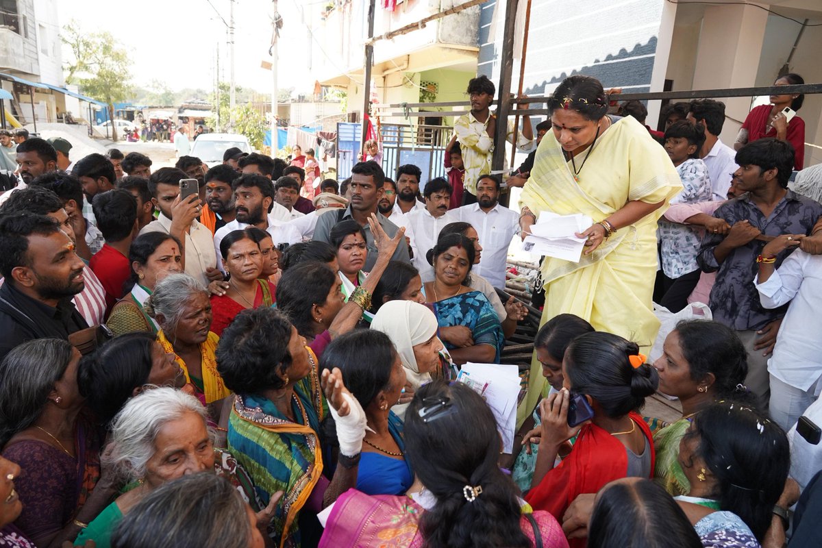 AkkaKavith4231's tweet image. When people feel safe, they come closer- that’s true leadership. @RaoKavitha ❤️
#jagruthijanambaata
#kalvakuntlakavitha #rangareddy