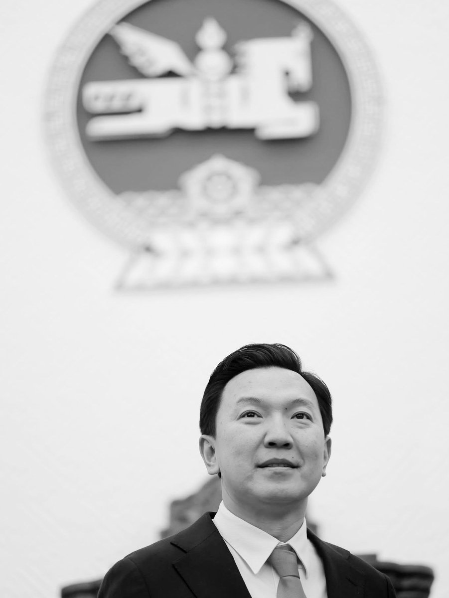 УИХ-ын шинэ дарга <a href="/NyamUchral/">Uchral Nyam-Osor</a>д ажил хэрэгч санал тавьж үзье‼️

АН-ын санаачилсан “Намын дарга УИХ-ын дарга байхгүй” гэдэг хуулийн өөрчлөлтийг барьж аваад даргын хувиар хамгийн анхны батлуулсан хуулиа болгочих. Хаашдаа өнөөдөр буруу байсан зүйлийг засахыг хүсээгүй, чадаагүй л юм