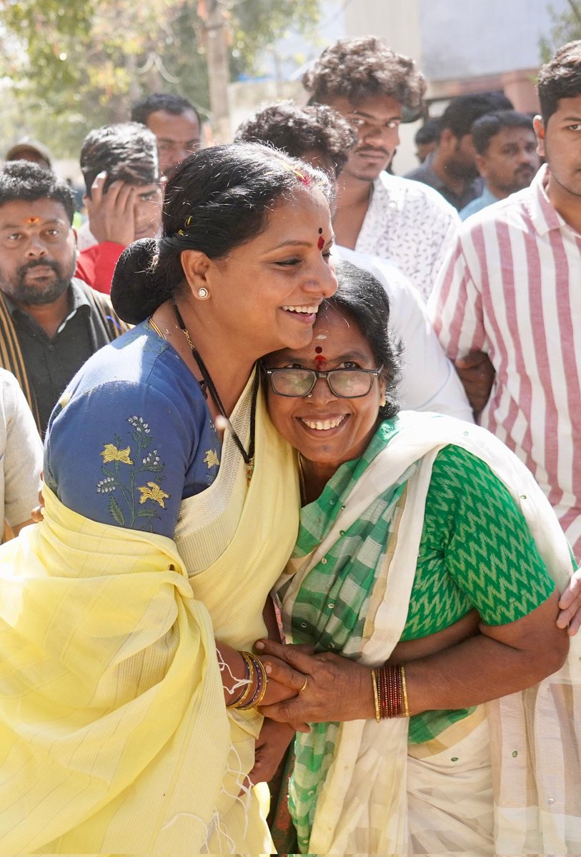 AkkaKavith4231's tweet image. When people feel safe, they come closer- that’s true leadership. @RaoKavitha ❤️
#jagruthijanambaata
#kalvakuntlakavitha #rangareddy