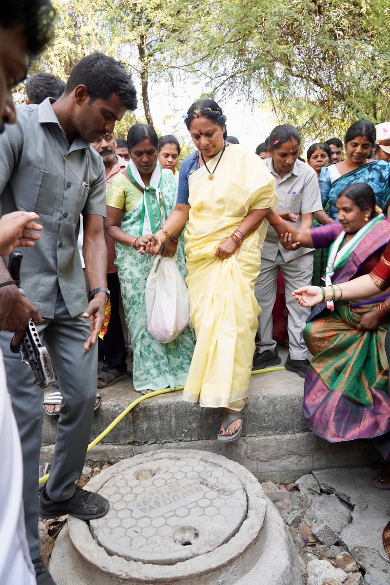 AkkaKavith4231's tweet image. When people feel safe, they come closer- that’s true leadership. @RaoKavitha ❤️
#jagruthijanambaata
#kalvakuntlakavitha #rangareddy