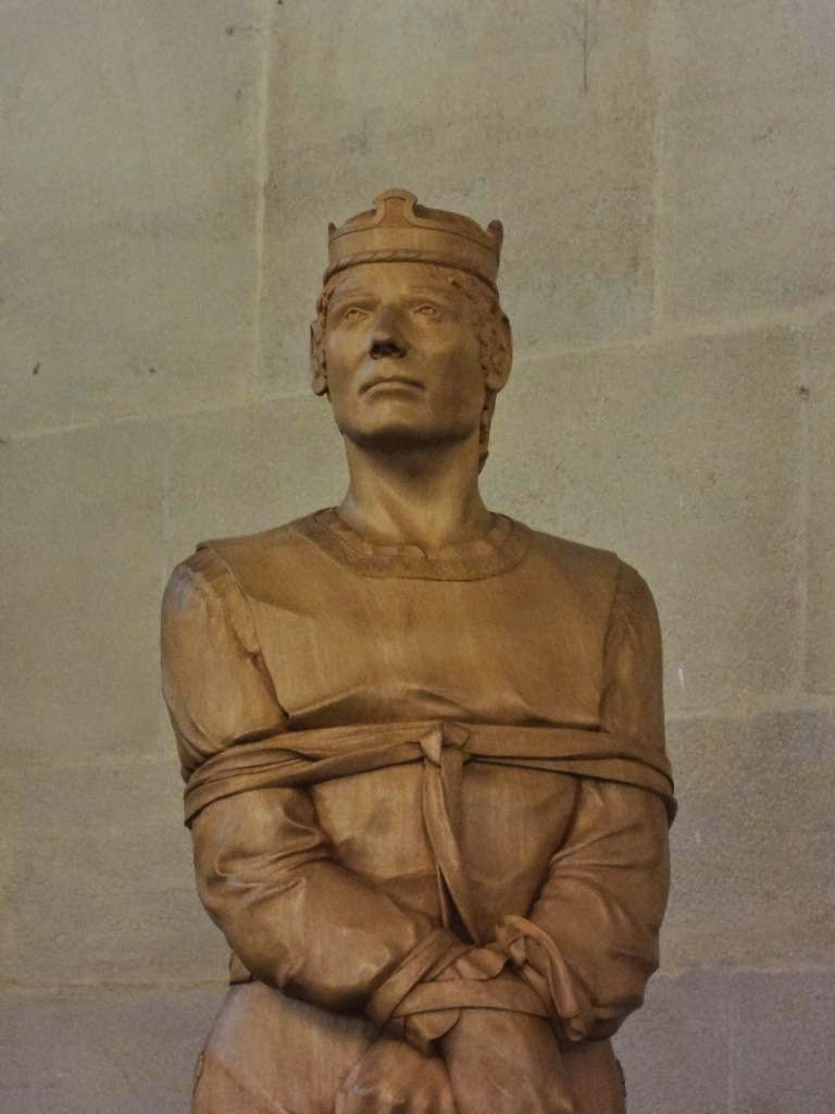 ClerkofOxford's tweet image. Today is the feast of St Edmund of East Anglia, king and martyr. Killed by an invading Viking army in 869, he became one of medieval England&apos;s most popular saints.

&apos;It was never my custom to take flight; I would rather die, if I must, for my own land.&apos; aclerkofoxford.blogspot.com/2014/11/eadmun…