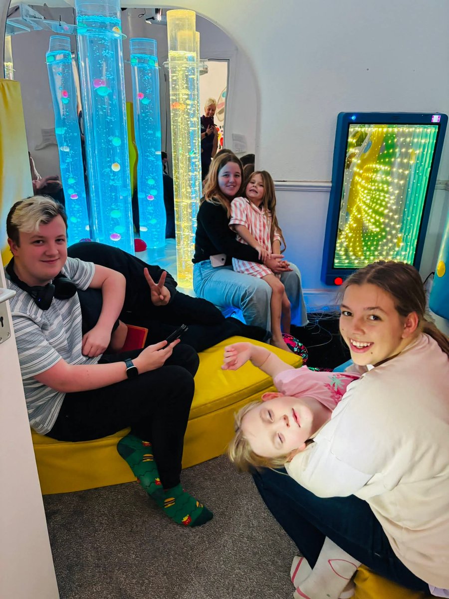 Rainbow_Stars1's tweet image. Wacky wednesday and they had a blast, friendships for the young and a bit older. Lots of Art for our Art for All project, chilling in our state of the art sensory room. Just perfect!!
#wackywednesday
#artforall
#somethingforeveryone