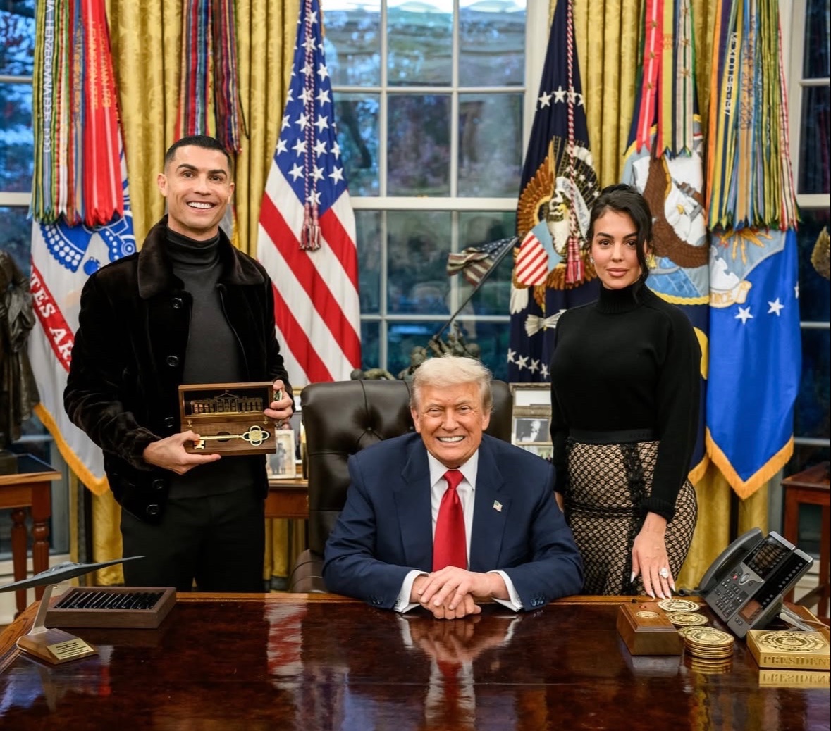 netralnews's tweet image. Baca selengkapnya: netralnews.com/cristiano-rona…
#cristiano_ronaldo #DonaldTrump #Kunjungan ##GedungPutih