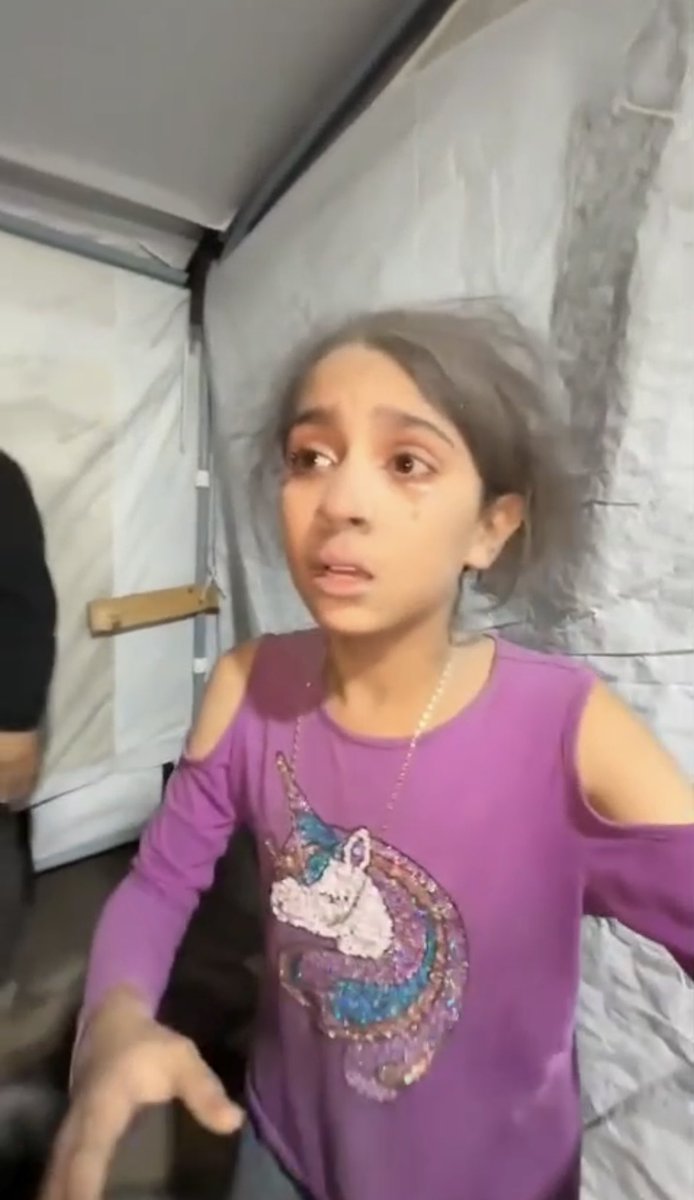 ❗️Gazze’deki hastanelerden gelen bilgilere göre;

İsrail’in dün gece ateşkesi sayısızca, yeniden ihlal ederek Gazze ve Han Yunus’a düzenlediği saldırılarda 17’si çocuk, biri kadın olmak üzere toplam 28 kişi şehit oldu…

Dünyanın gözü önünde her gün çocukları öldüren bu vahşete