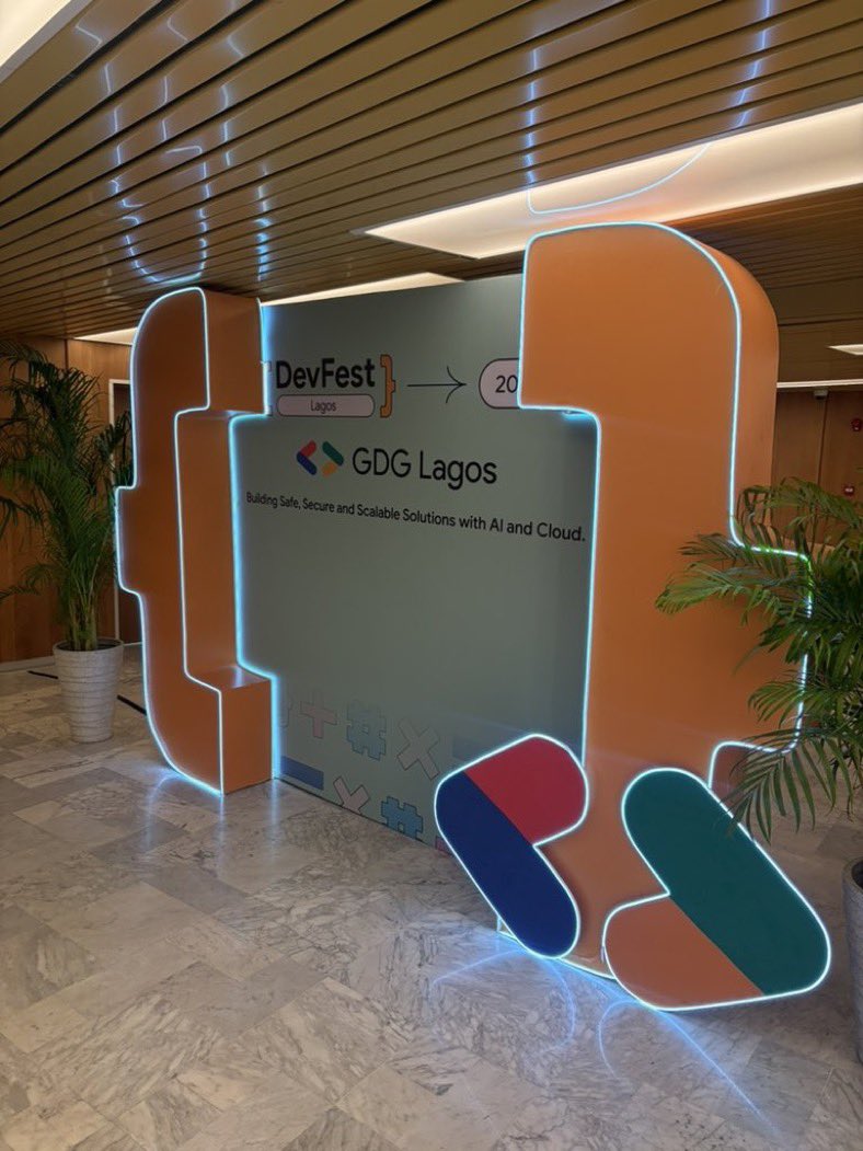 richsongocrazy's tweet image. Random.