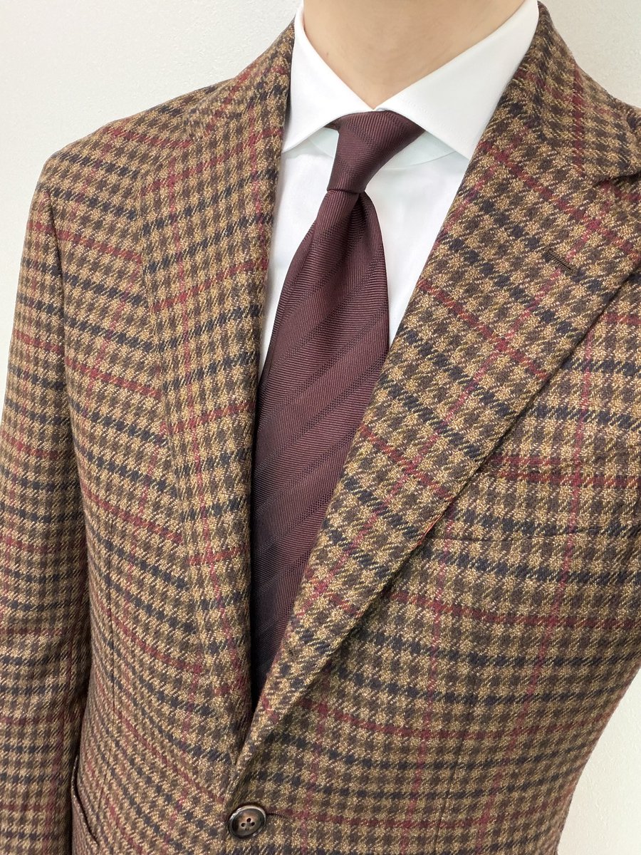 今日はこの服装の上に、今年初マフラーした✨
丁度良かった😊

ジャケット：バルバ
シャツ：鎌倉シャツ
ネクタイ：タイユアタイ
マフラー：ピアツェンツァ