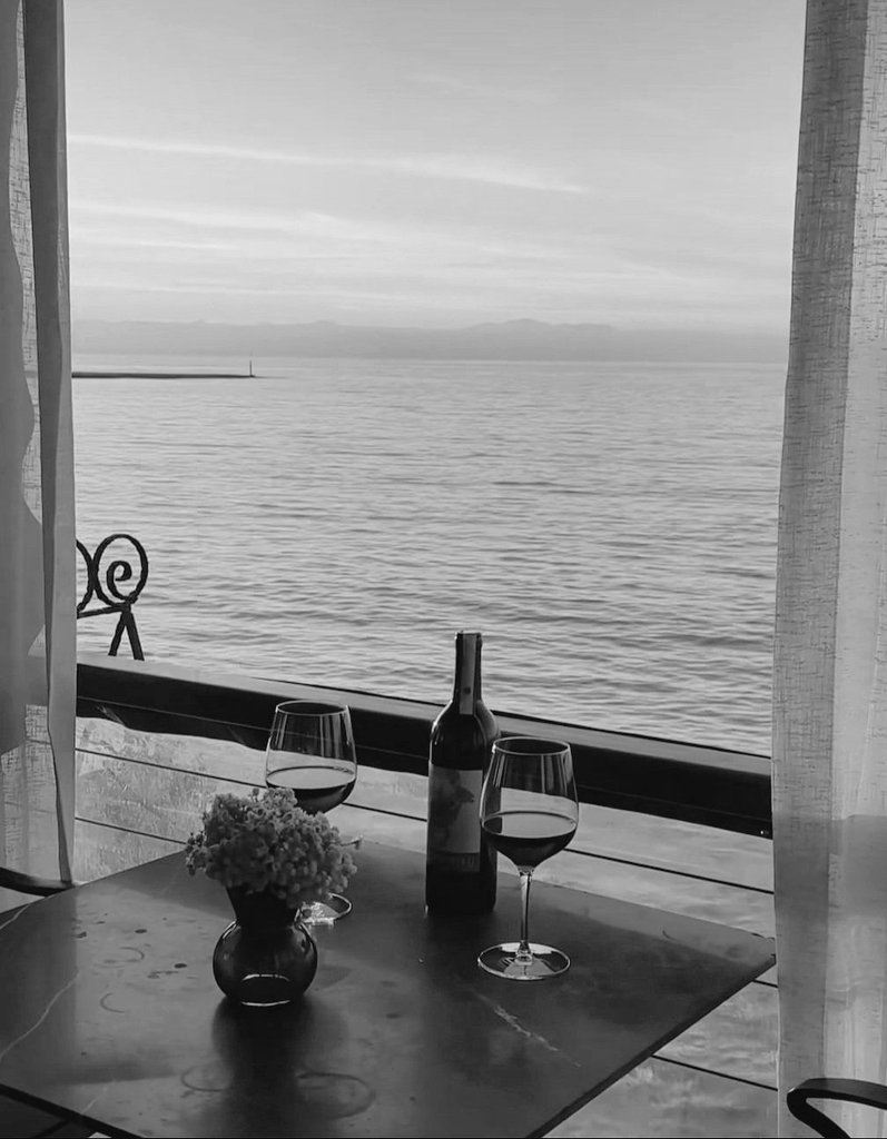 DesignSemo's tweet image. 