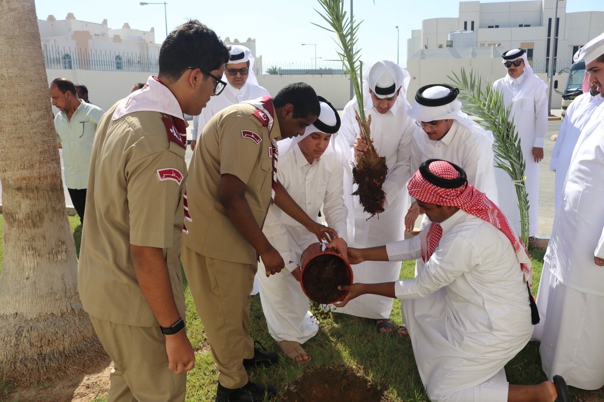 jbh_edu's tweet photo. في إطار احتفالات أسبوع الاستدامة… مدرسة جاسم بن حمد الثانوية تزرع 200 شتلة لتعزيز الرقعة الخضراء ضمن فعاليات أسبوع الاستدامة بالتعاون مع نادي الريان الرياضي، وطلاب الكشافة، وطلاب مركز جاسم بن حمد للصناعات، وطلاب المدرسة الخضراء.بهدف زيادة الرقعة الخضراء وتحقيق مبدأ الاستدامة https://t.co/RCBs3wvZSm