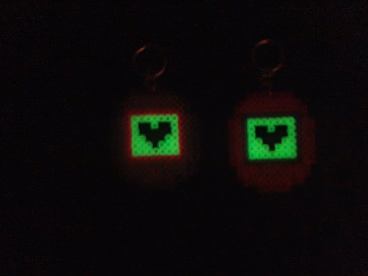 STYLISHOLDTAKU's tweet image. NOW YOUR PLAYING WITH POWER!

#handheldgames #controllers #perlerbeads #perlerbeadscreations