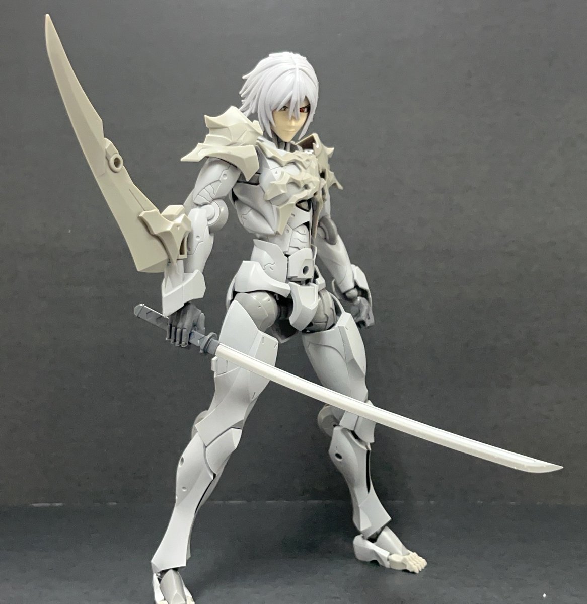 MONARCH 限定カラー　ホワイトシルバー コトブキヤ日本橋3F】サンプル情報：2025年11月26日発売予定