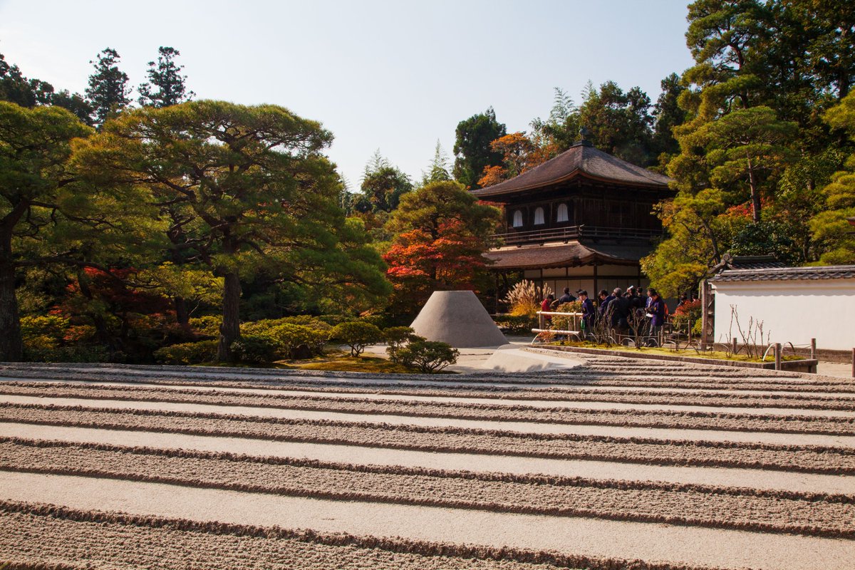 camelliakyoto's tweet photo. Let us end our autumn stroll down The Path of the Philosophy at a temple that needs no introduction...

...Ginkaku-ji (銀閣寺).

#Kyoto #京都 #Japan #Ginkakuji #銀閣寺 #thesilverpavillion #thepathofphilosophy https://t.co/NeaWghUbE3