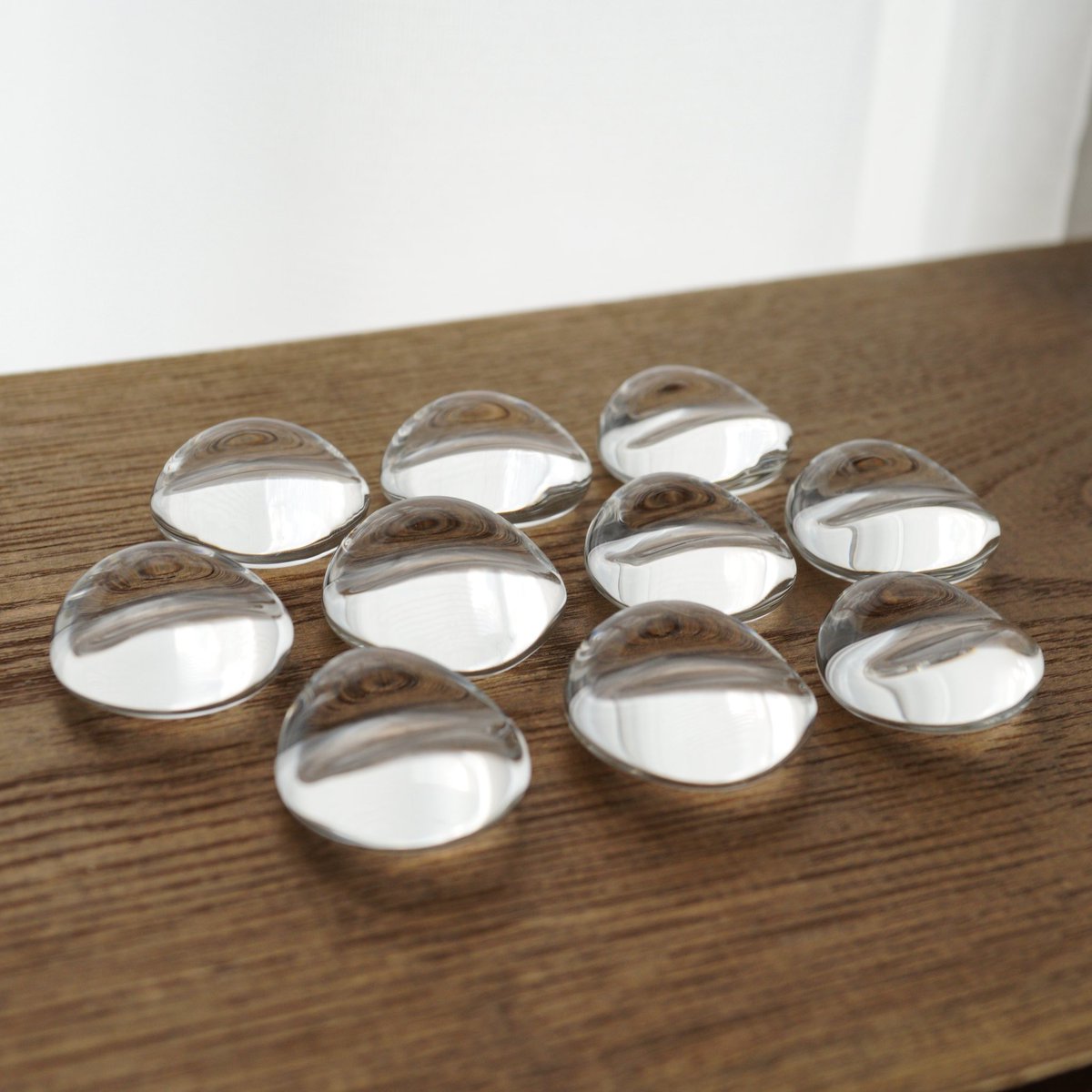 そらかごやゆりかごにぴったりの太軸（15mm）対応大粒ペンレストを作りました。
そら豆のような形で安定感があります。
#ガラスペン #インク沼