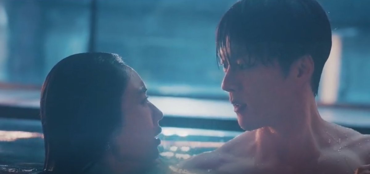 istg this kdrama's writer was a genius on crack when he/she decided to put all the cliches and tropes in a blender, hit full speed and named it #DynamiteKiss

It's so chaotic. But it works 😂
