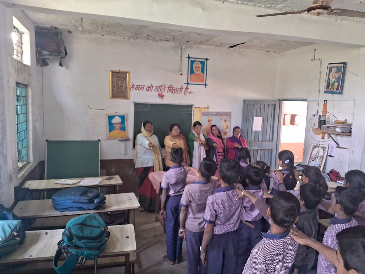 CMHOShajapur's tweet photo. काकडी मिडिल स्‍कूल  में  तम्बाकू के दुष्प्रभाव की विस्तार से जानकारी दी ओर शपथ दिलाई Date 17-11-2025 https://t.co/CTScXc7Av1
