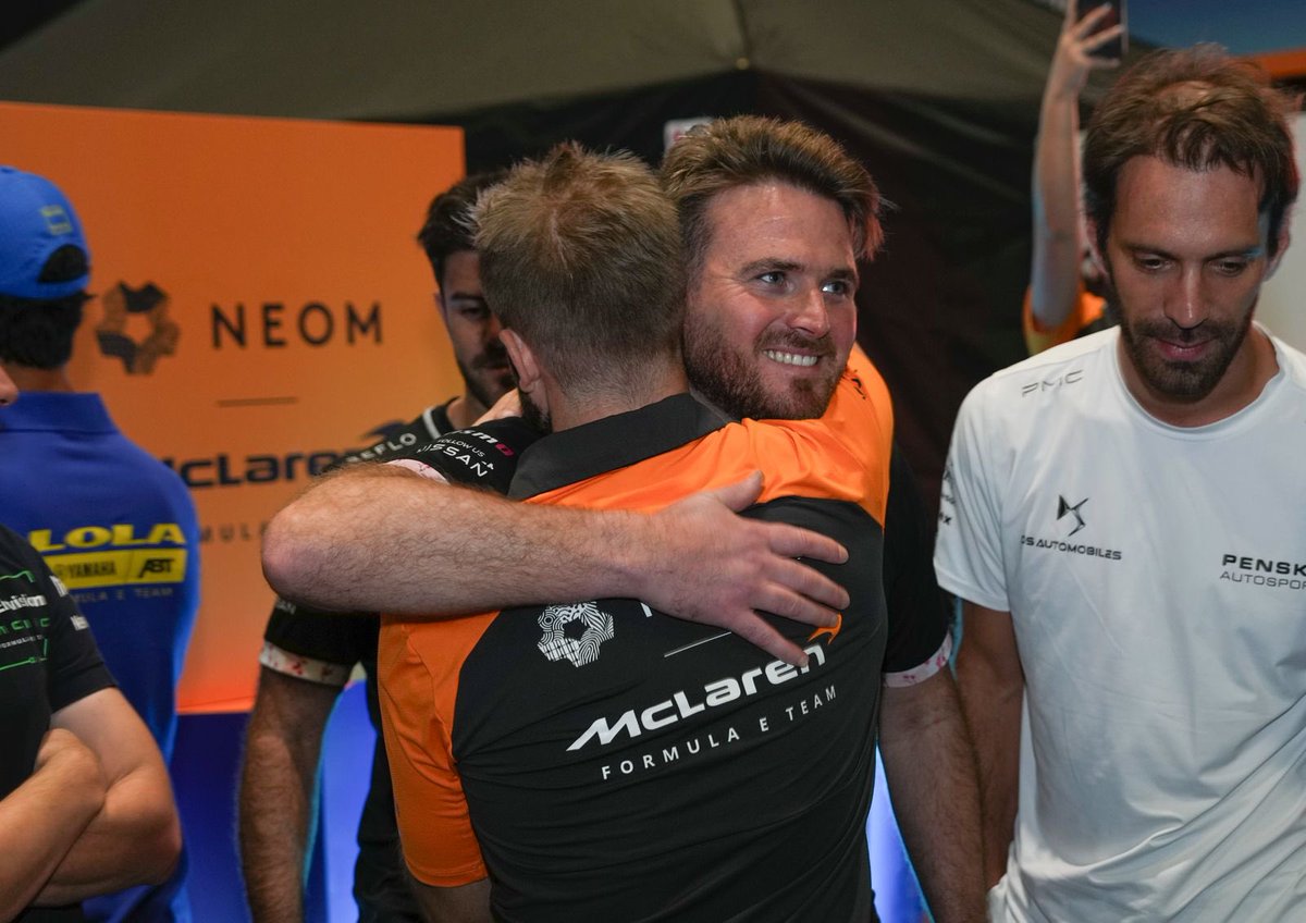 fe_notebook's tweet image. Quite a nicely ironic shot we got in London back in July 🙌🏼😃 Bird has landed @NISMO #FormulaE 🦅