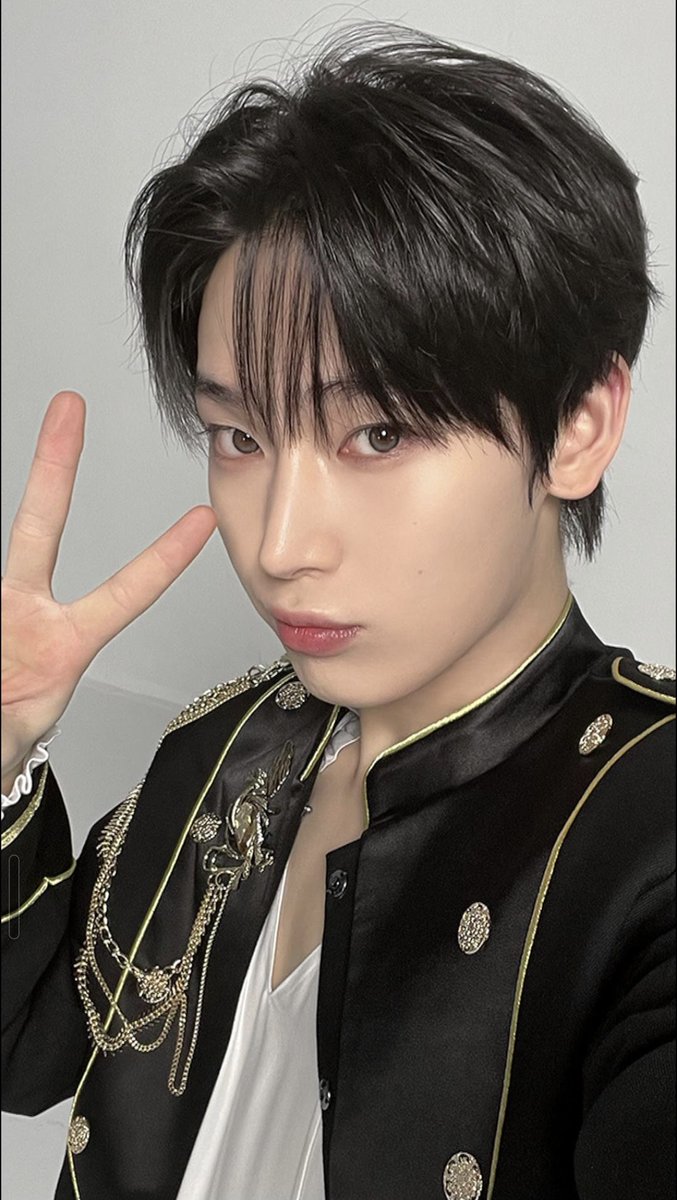 엔하이픈월드 속 선우 
너무 예뻐서 말도 안나옴 진짜 
게임캐릭터보다 더 게임캐릭터