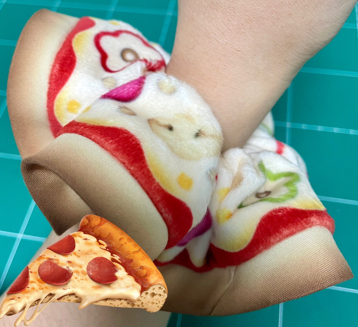 …… 피자가 아니라 피자빵이 되어버림 
색 수정 &amp;스크런치 크기 수정&amp; 피자토핑 크기 수정 등등 수정할 예정 🥹😭🥹😭