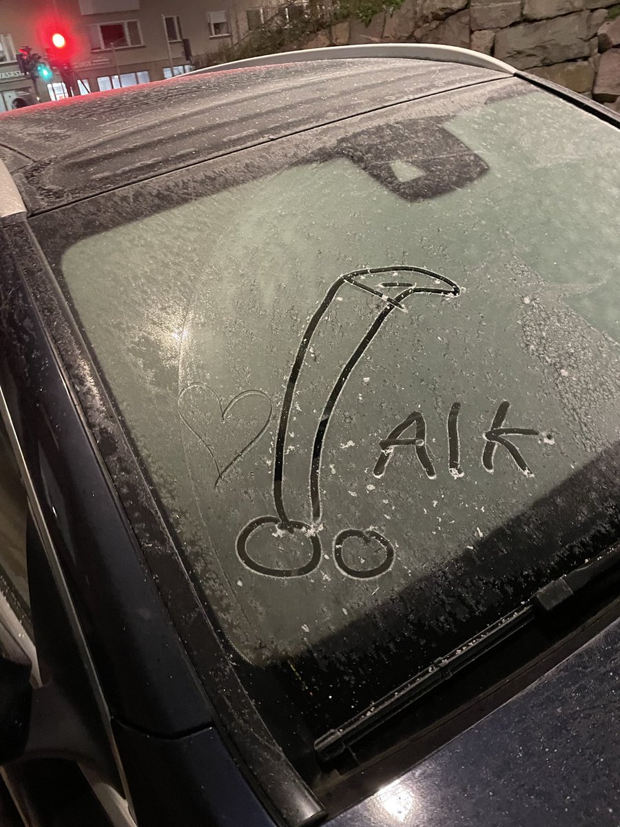 - ”Mamma, varför har någon ritat en banan bredvid AIK?”

Harry, snart 5 år. 🖤💛