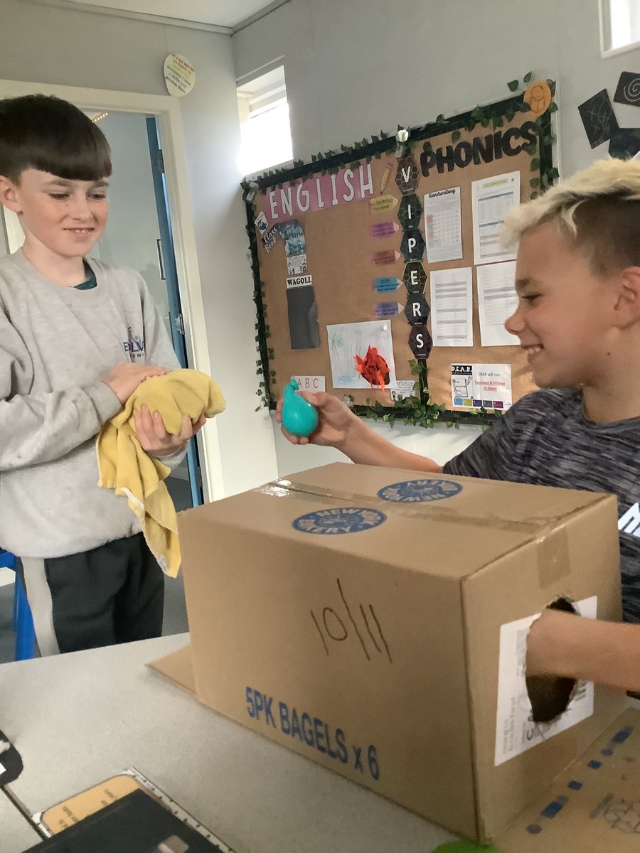 EvolveAcademyUK's tweet image. As part of our wider curriculum studies, student&apos;s in KS2 are learning all about Shackleton&apos;s adventure across Antarctica! They&apos;ve been exploring different ways to freeze objects and exploring the textures of snow and ice. 

#handsonlearning #practicallearning #exploration