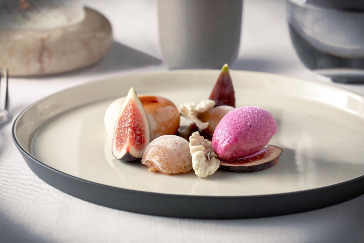 foodphotoTR's tweet image. Bazı fotoğraflar tarih değil; dönüm noktasıdır.

Chef: #AykutDoğanok 

#menu
#finedining
#foodphotohraphy
#meralyilmazphotography