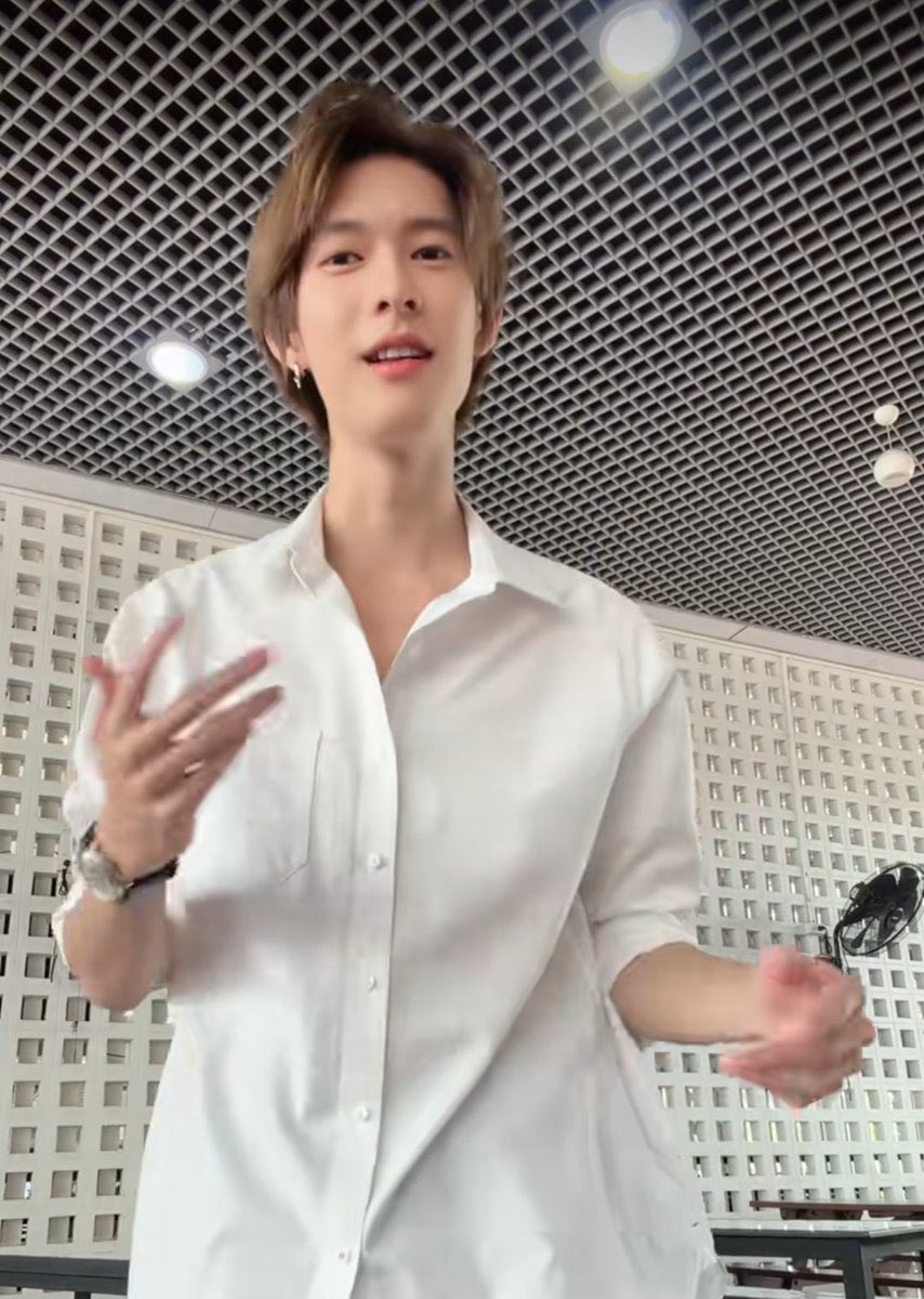 ggpnp's tweet image. เหตุผลที่เราต่างกัน

เธอกำลังโต                            ส่วนพี่กำลังแก่

คนนึงกำลังจะเรียนจบ 
ส่วนอีกคนเริ่มหาความมั่นคงในชีวิต

🥹🥹🥹

#poohpavel