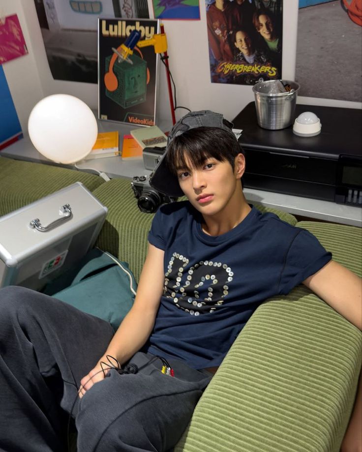 miaukesyiL's tweet image. 𝒟aily chat absurd 𝒦eanu &amp;amp;  𝒊ssa as jamet boyfriend and aesthethic girlfriend, a #keonsuni few tweets au 🥨🧶🎮