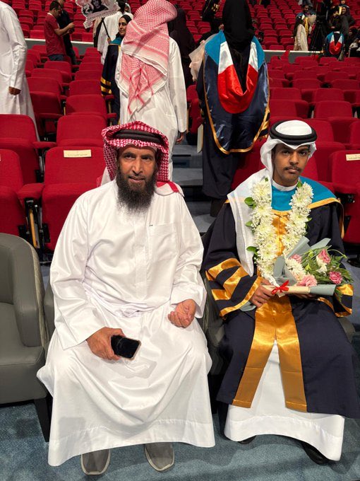 alsqaabh's tweet image. نبارك ونهنّي ابن العم عبدالله بن عبدالعزيز #الصقعبي بمناسبة تخرّجه من جامعة #البحرين تخصّص إدارة أعمال.
ونسأل الله له دوام التوفيق والنجاح في حياته العلمية والعملية
#الصقور_وائلية
#عنزه