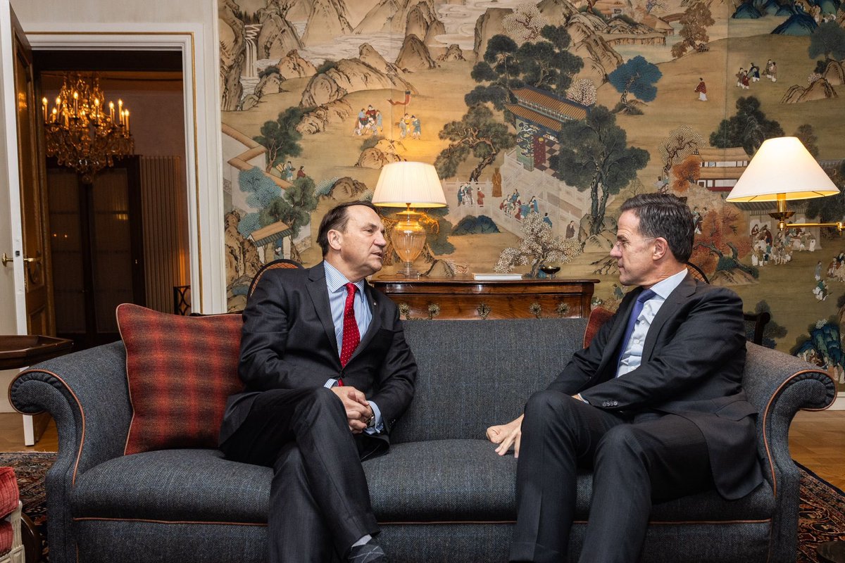 Deputy Prime Minister <a href="/sikorskiradek/">Radosław Sikorski 🇵🇱🇪🇺</a> met yesterday with <a href="/SecGenNATO/">Mark Rutte</a> Mark Rutte, whom he informed about the details of the Russian act of sabotage carried out on 🇵🇱 territory.

They discussed issues related to hybrid attacks targeting allied countries as well as possibilities for
