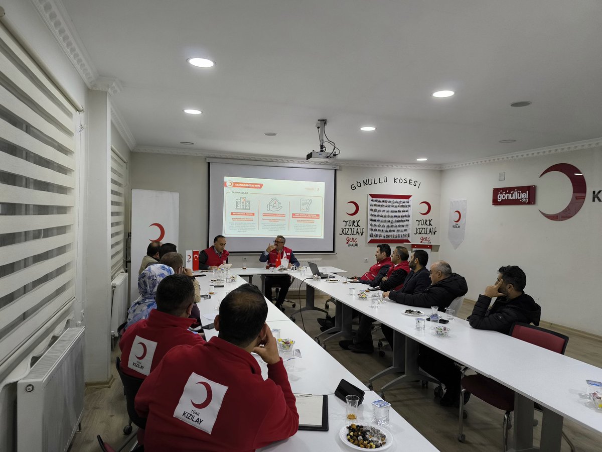 Türk Kızılay Hakkari il Merkezi Başkanlığımız da yapılan il koordinasyon toplantısına katılım sağlayan Türk Kızılay Genel Sekreter Yardımcısı  Şükrü CAN, Şube Hizmetleri Direktörü Gökhan ŞİMŞEK ,   ile katılımı gerçekleştirildi. 

@kizilay 
@fatmamericyilmaz1