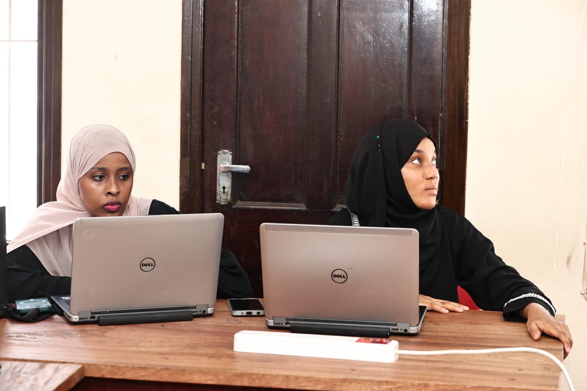 pwaniteknowgalz's tweet image. Last week, we trained the CodeHack Women in Tech girls on soft skills + navigating the fast-growing gig economy. Led by @ashuna112 ,the session boosted confidence, communication &amp;amp; readiness to tap into online opportunities.

#CodeHackWomenInTech  #GigEconomy #WomenInTech