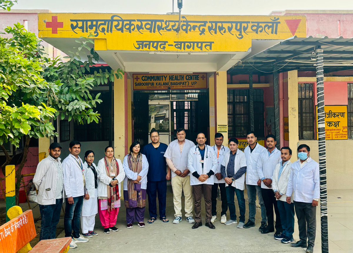 BagpatDm's tweet image. जनपद #बागपत की सभी #स्वास्थ्य इकाइयों में कार्यकुशलता, #अनुशासन और सेवा स्तर को और #बेहतर बनाने के लिए ड्रेस कोड एवं पहचान पत्र #व्यवस्था लागू की गई है।

अब हमारे सरकारी अस्पतालों में तैनात सभी कार्मिक #स्मार्ट लुक में नजर आएंगे, जिससे मरीजों को सहायता लेने में होगी अधिक #सुगमता।