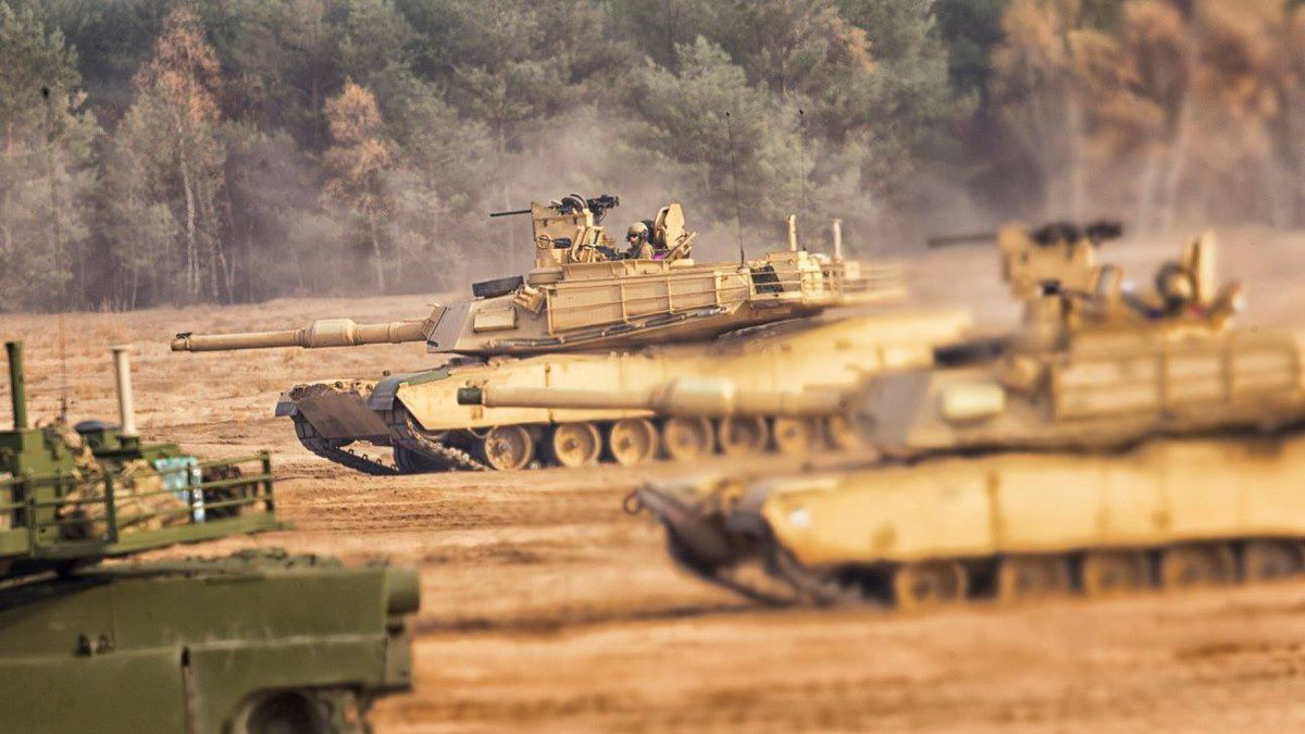 ZawadkaMarek's tweet image. 10 lat temu takie ganianki za pierwszymi? Abramsami w PL uskuteczniałem. To trzydniowe zabawy były. Dzięki @RafaMniedo;-). Ps. @K_Dabkiewicz daj ten film po raz kolejny;-)