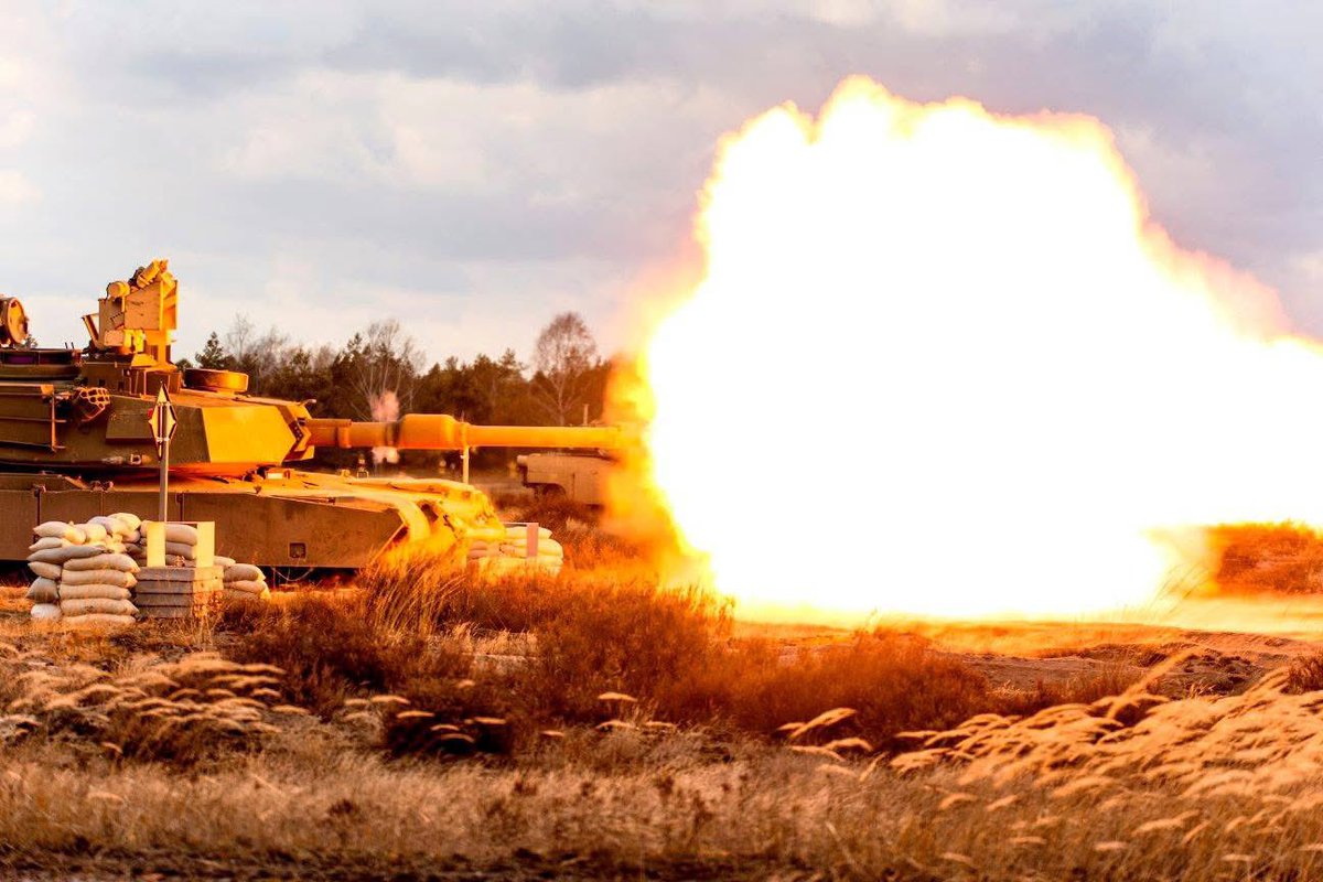 ZawadkaMarek's tweet image. 10 lat temu takie ganianki za pierwszymi? Abramsami w PL uskuteczniałem. To trzydniowe zabawy były. Dzięki @RafaMniedo;-). Ps. @K_Dabkiewicz daj ten film po raz kolejny;-)