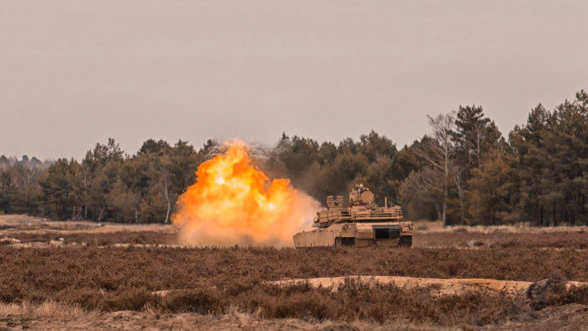 ZawadkaMarek's tweet image. 10 lat temu takie ganianki za pierwszymi? Abramsami w PL uskuteczniałem. To trzydniowe zabawy były. Dzięki @RafaMniedo;-). Ps. @K_Dabkiewicz daj ten film po raz kolejny;-)