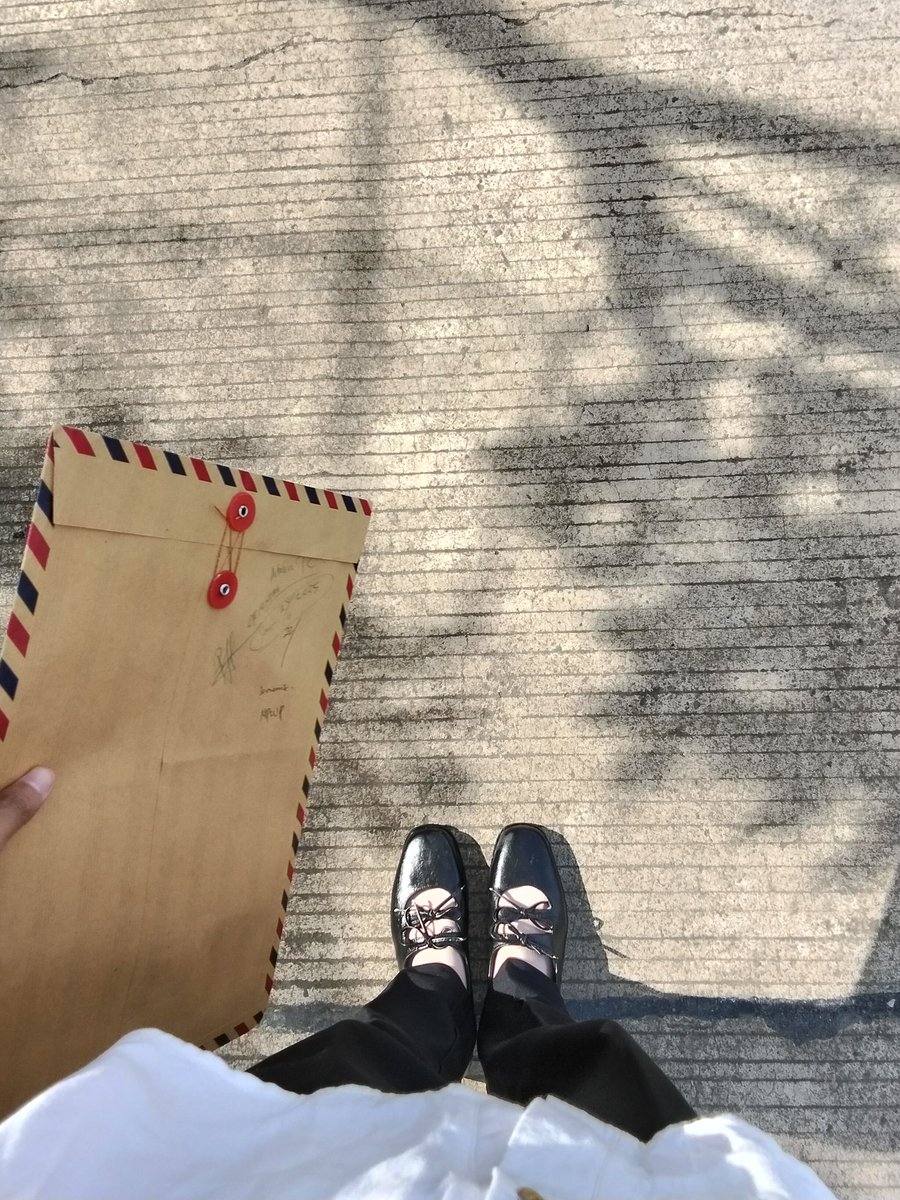 cvbjko's tweet image. sedang melakukan adegan dewasa, kemana mana membawa amplop coklat