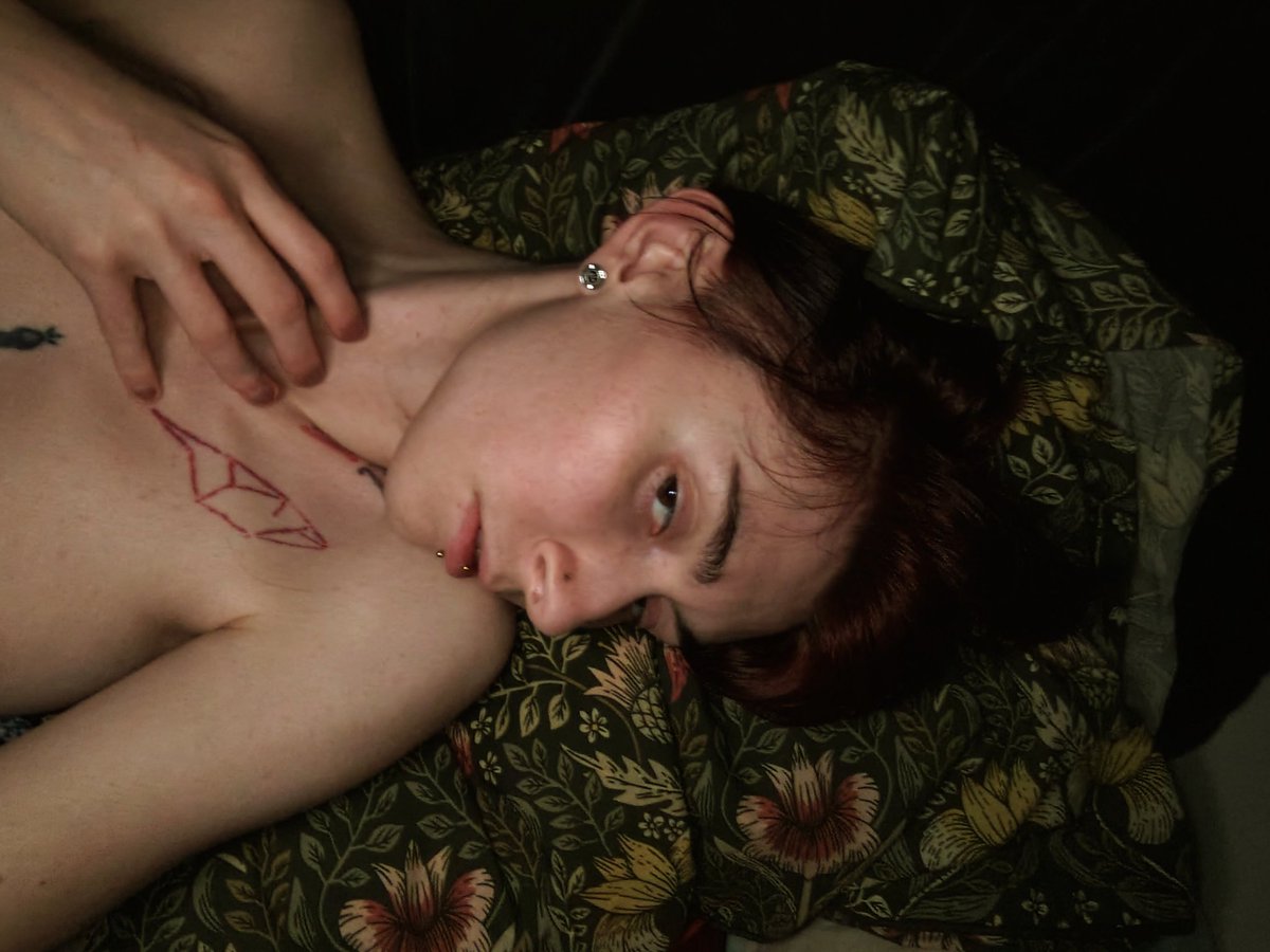 Little__Corvid's tweet photo. Goodnight my Shinys 

#MV #ManyVids #manyvidsgirl #OnlyFans #onlyfans_girl #onlyfanslatinas #goodmorning #tattoos #emogirl #punkgirl #boi #piercedgirl #Tattoo #piercings #CozyVibes  #littlecorvid https://t.co/rg218uKHzi