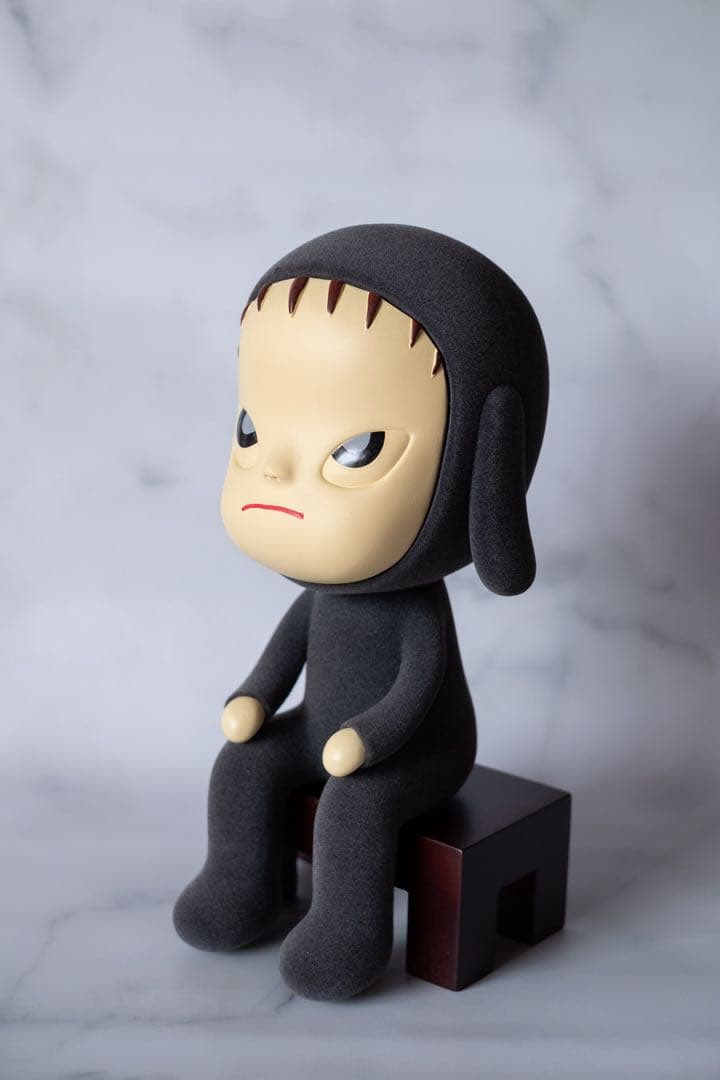 michinara3's tweet image. 本物から形どった物だと思うけど違法なコピー商品。塗料やディテールが違います。300体作って本物には全部サインと証明書があります。本物←→偽物。