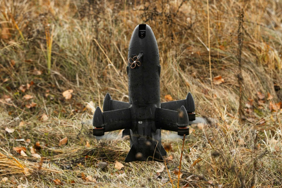 Finnlly's tweet image. На авіашоу в Дубаї Україна представила FPV-перехоплювач &quot;Пісюн&quot; 😁 (P1-Sun) від вітчизняного виробника SkyFall.
Швидкість 300+ км/год, працює до 5 км, створений з 3D-друку та призначений для знищення &quot;Герань-2&quot;. 85% комплектуючих — українські. 

#russiaIsaTerroristState
#Ukraine