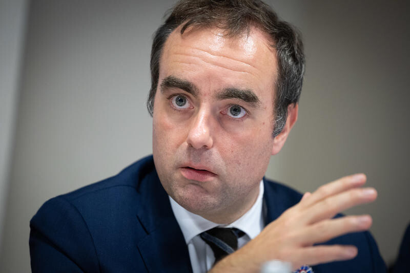 humanite_fr's tweet image. Du Cap Ferret à Saint-Tropez : les luxueuses vacances de Sébastien Lecornu chez ses amis patrons et milliardaires

➡️ l.humanite.fr/anM