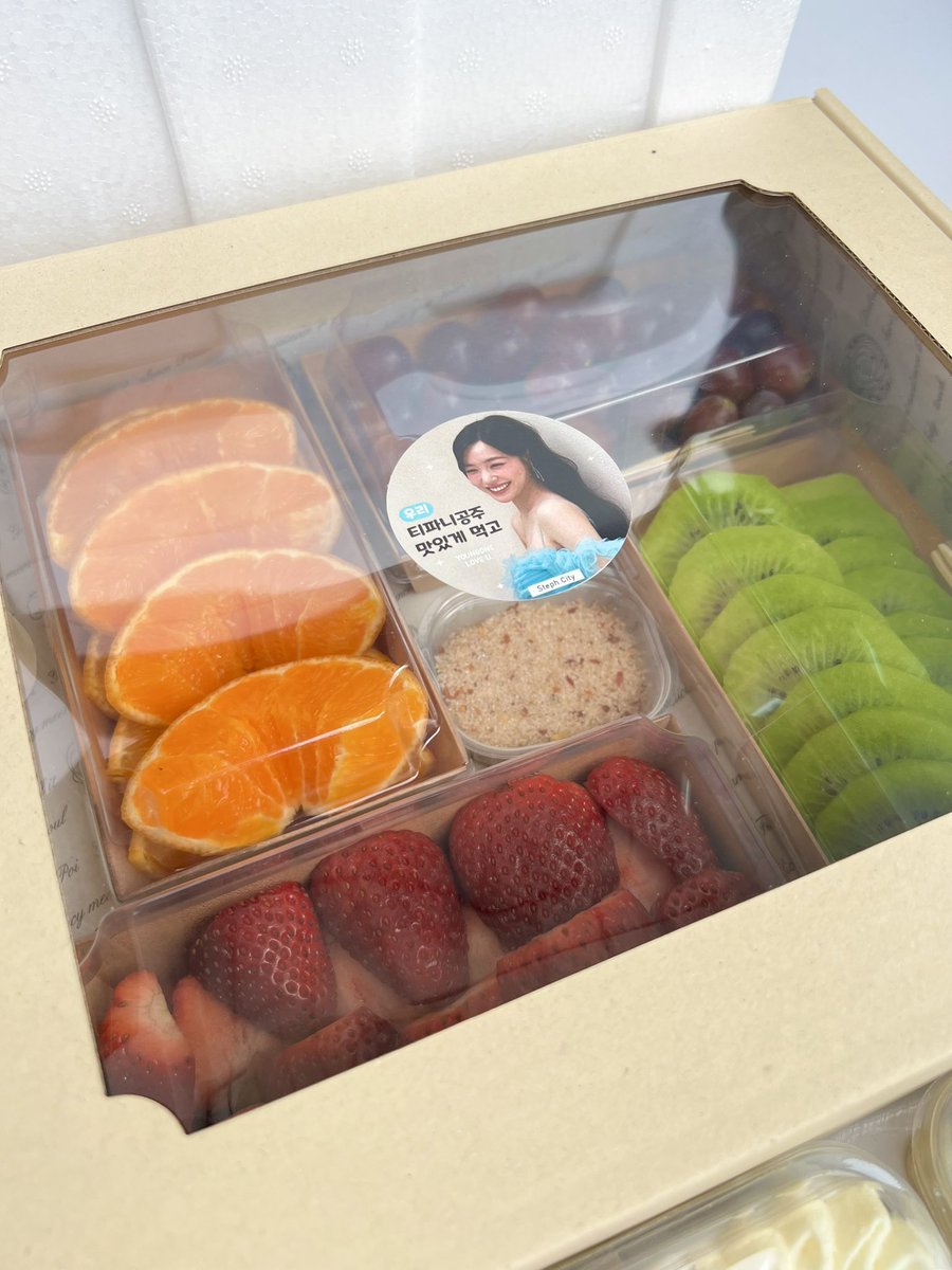 StephCity_'s tweet image. 251120 Food Support for Tiffany Young 🤍

#TiffanyYoung #VeiledMusicianTH