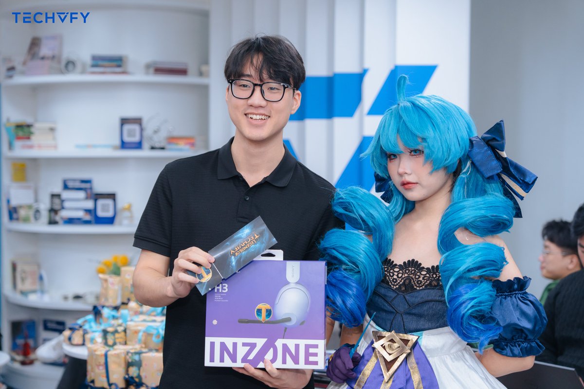 Techvify_Japan's tweet image. ⚔️League of Techvify

Men’s Day 2025では、日頃からプロジェクトを支える“テクノロジー戦士”たちを称えました。

すべての男性メンバーへ、日々の尽力に心より感謝いたします。これからも戦士の精神で共に挑戦を続けましょう。
#LeagueOfTechvify #MensDay2025 #Techvify