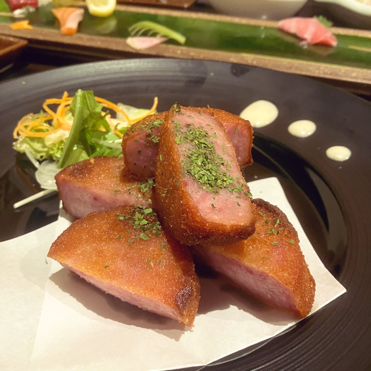 amasawa_rara's tweet image. この前、職場の先輩たちにご飯連れてってもらって楽しかった✨

写真はおすすめメニューの厚切りハムカツ🙂‍↕️💓

お刺身も美味しかったし、オムライスも美味しかった🥰
また食べたい🥰笑

#レンタル彼女 #コイカノ #コイカノ関西 #レンタル彼女コイカノ #大阪デート #ディナーデート