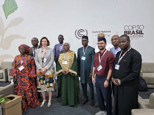 jstm_mali's tweet image. COP30 : les efforts du Mali reconnus et salués par les partenaires internationaux à Belém
La cheffe de la délégation malienne a, ensuite, échangé avec Andrea Milan, Chef de Cabinet du...
#science #environment #changementclimatique #COP30 
scienceetsociete.com/cop30-les-effo…
