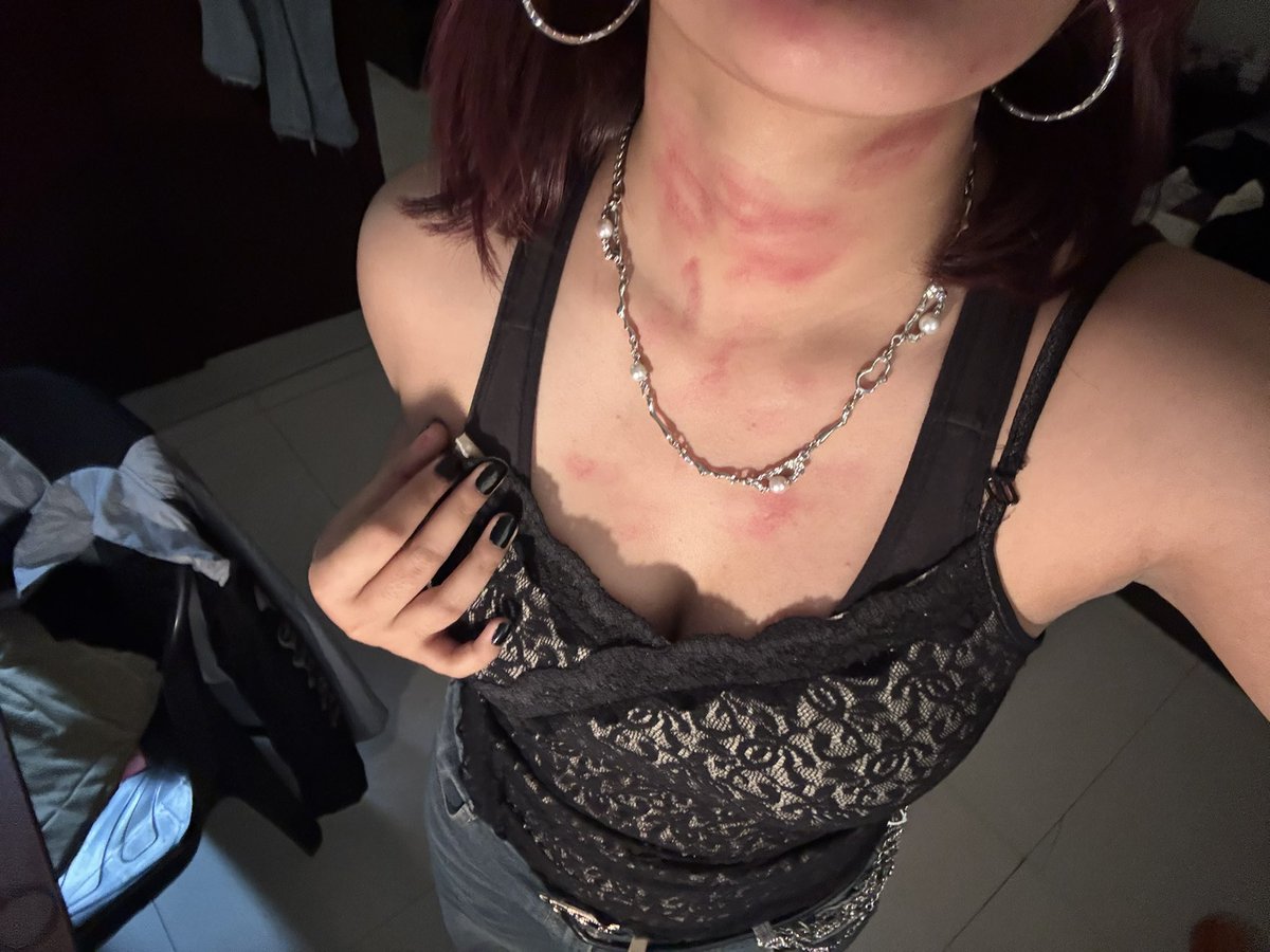 ve1vet199's tweet image. we got into a fight